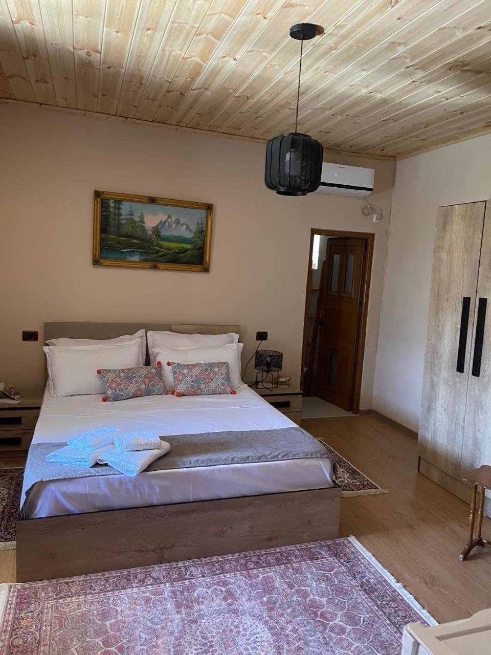 Alva Room'S Gjirokastër Buitenkant foto