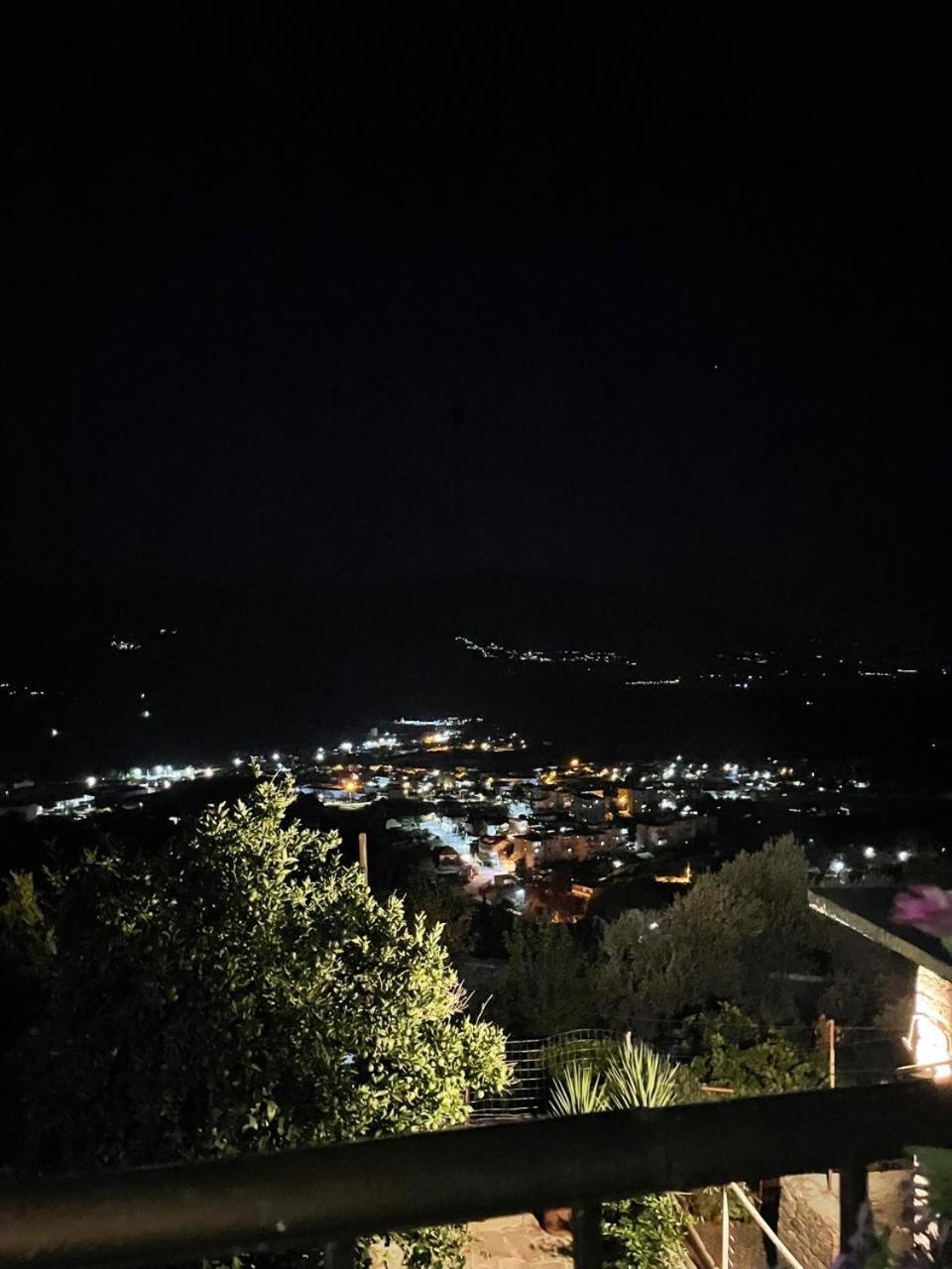 Alva Room'S Gjirokastër Buitenkant foto